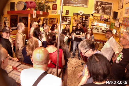 Rosalba saluta il giovane pubblico rock