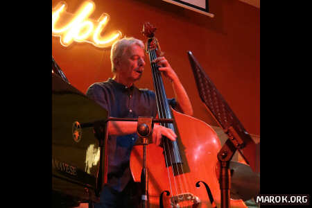 Ares Tavolazzi medita