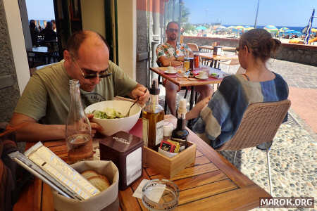 Un tavolo a parte per l´81, grazie!