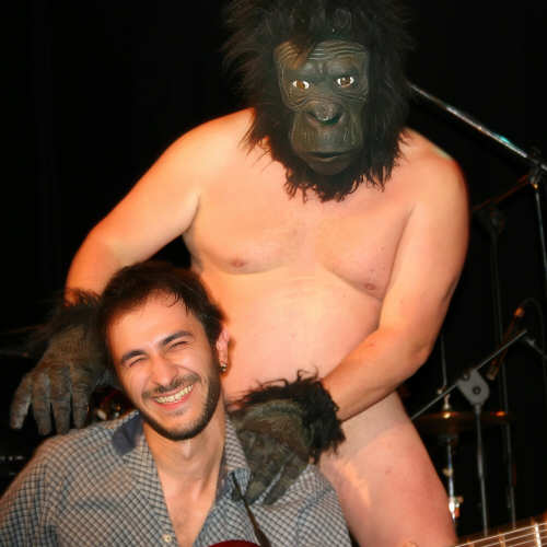 Mc Monne vs Uomo Scimmia