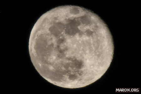 Altra luna, cos&igrave;, per gradire.