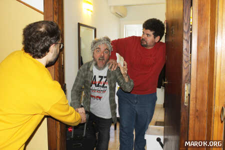 Fermo! Dobbiamo prendere...