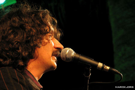 Sergio Cammariere sings